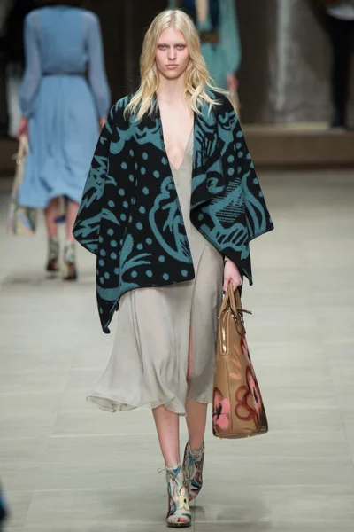 Look 32